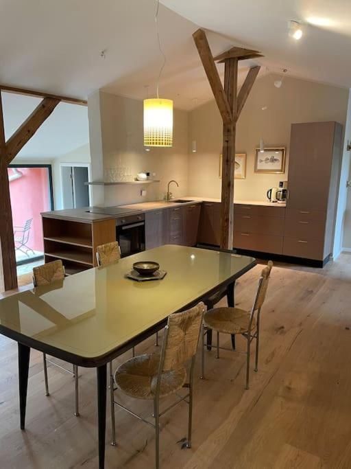 Grosse Wohnung Mit Loggia Templin Kültér fotó