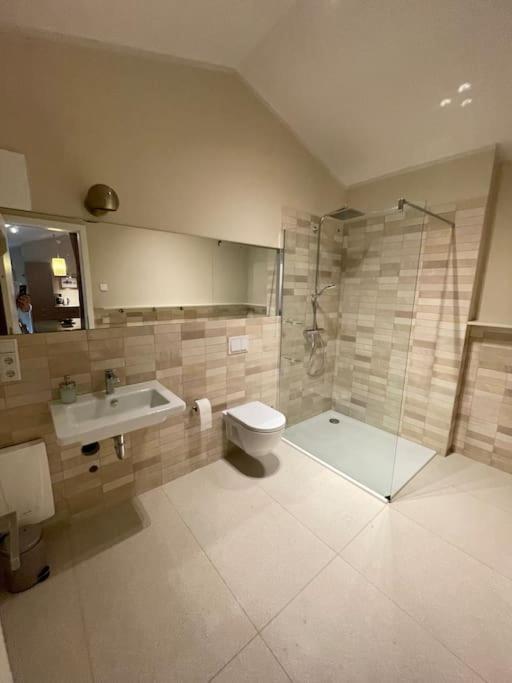 Grosse Wohnung Mit Loggia Templin Kültér fotó
